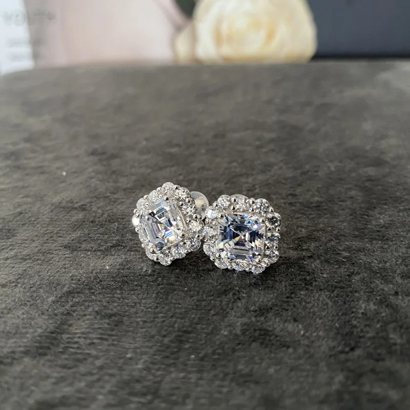 Knobspin 100% 925 Sterling Silver 2021 Fashion Luxury Bud Joying High Carbon Diamond Love Gifts For Women Earrings Fine Jewelry
Knobspin 100% 925 Sterling Silver 2021 Fashion Luxury Bud Joying High Carbon Diamond Love Gifts For Women Earrings Fine Jewelry