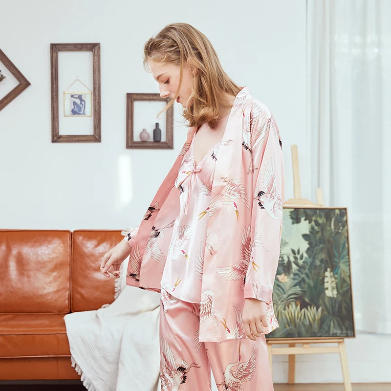 Robe Sets Pijama Long Sleeve Satin Pajamas Spring Autumn 3 Piece Set Bird Print Women Sleepwear women's home clothes
Robe Sets Pijama Long Sleeve Satin Pajamas Spring Autumn 3 Piece Set Bird Print Women Sleepwear women's home clothes