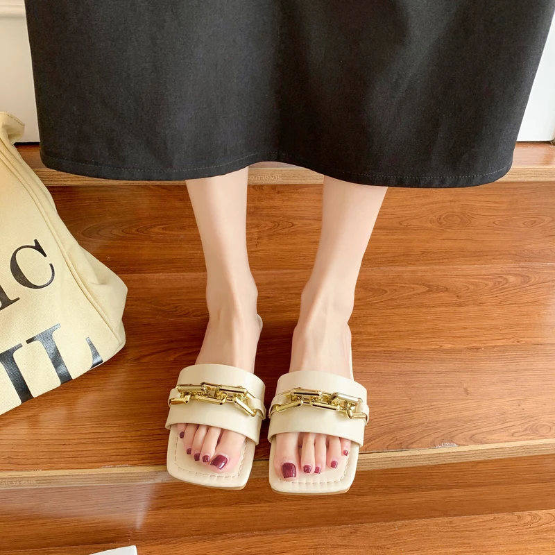 Slippers Casual Shoes Low Square Toe Slipers Women Slides Rivet Luxury Flat 2021 Soft Metal Decoration Leisure PU Rubber
Slippers Casual Shoes Low Square Toe Slipers Women Slides Rivet Luxury Flat 2021 Soft Metal Decoration Leisure PU Rubber