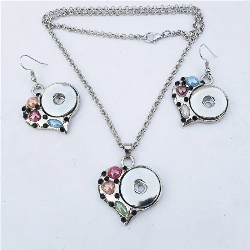 12 Sets / Lot Rhinestone Heart Necklace Earrings Jewelry Set 18mm Snap Buttons Women Jewelry Mix Colors Wholesale 
12 Sets / Lot Rhinestone Heart Necklace Earrings Jewelry Set 18mm Snap Buttons Women Jewelry Mix Colors Wholesale