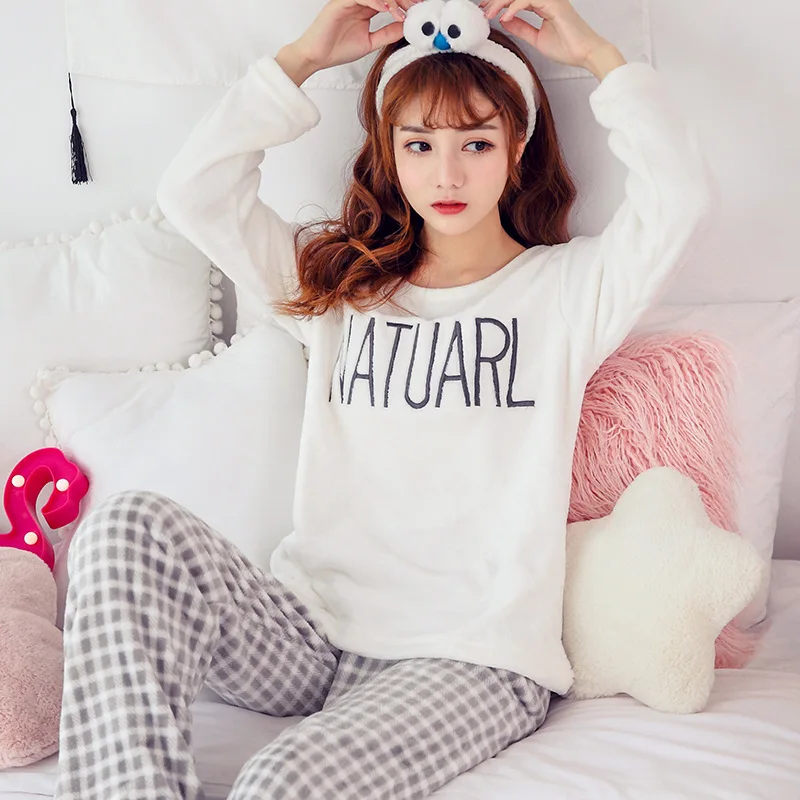 

H5713 Flannel Pajamas Winter Women Thicker Long Sleeves Warm Nightwear Coral Velvet Girls Round Collar Comfortable Home Clothes