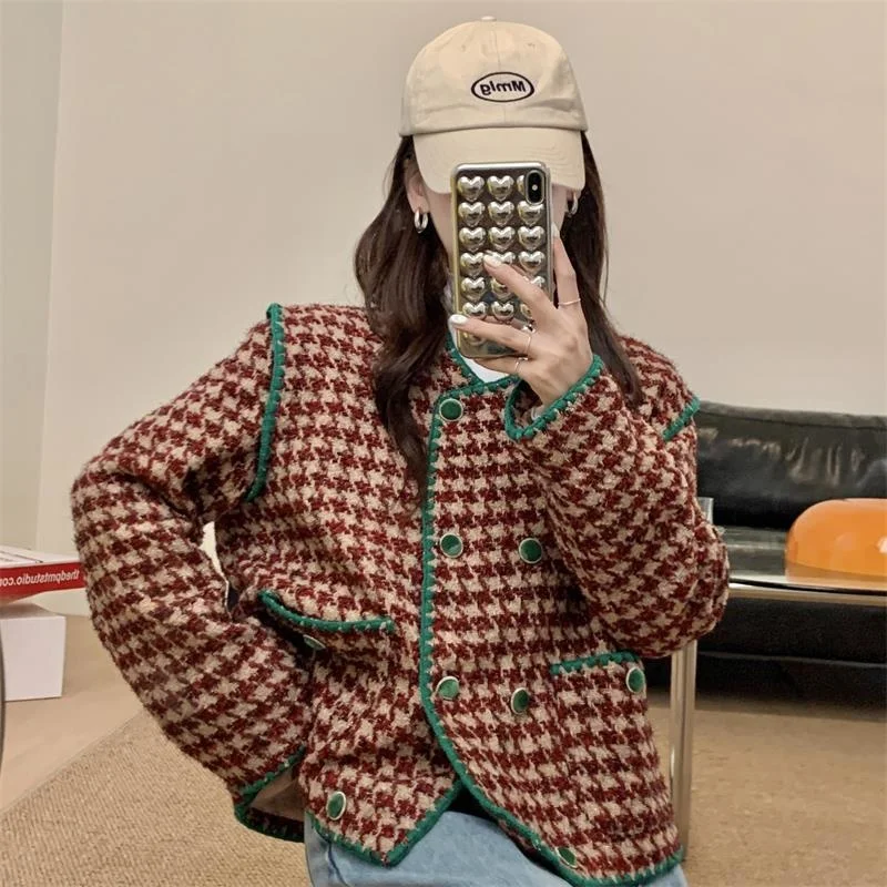 Xiaoxiangfeng qianniao lattice wool coat women's 2021 autumn and winter Korean version new woolen double row button temperament
Xiaoxiangfeng qianniao lattice wool coat women's 2021 autumn and winter Korean version new woolen double row button temperament