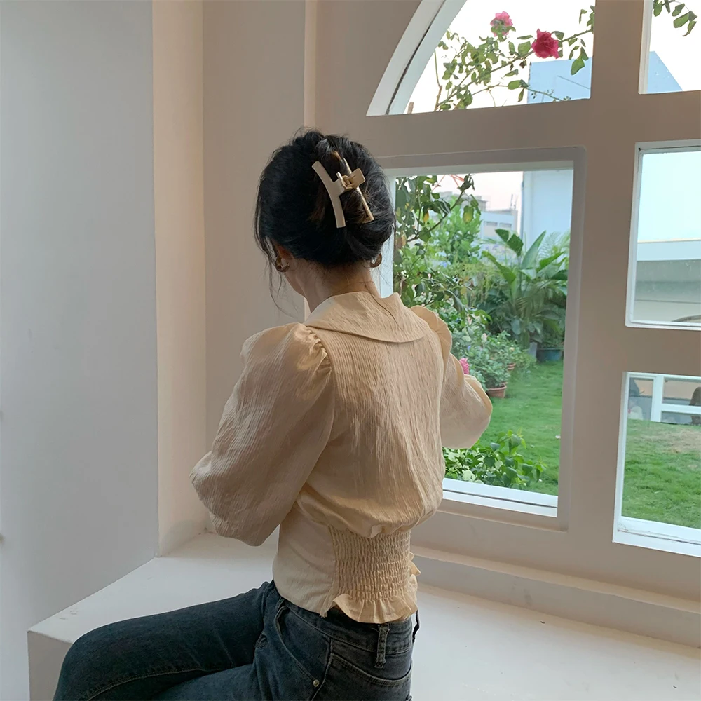 Retro court style age reduction in spring and autumn Super fairy tie bow lapel long sleeve back waist slim shirt woman
Retro court style age reduction in spring and autumn Super fairy tie bow lapel long sleeve back waist slim shirt woman