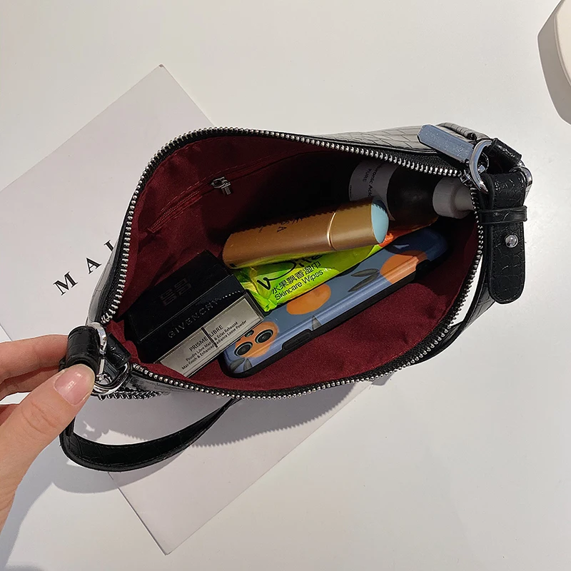 Chain PU Leather Crossbody Bags for Women 2021 Lady Fashion Small Shoulder Bag Female Travel Handbags and Purses Underarm Bag
Chain PU Leather Crossbody Bags for Women 2021 Lady Fashion Small Shoulder Bag Female Travel Handbags and Purses Underarm Bag