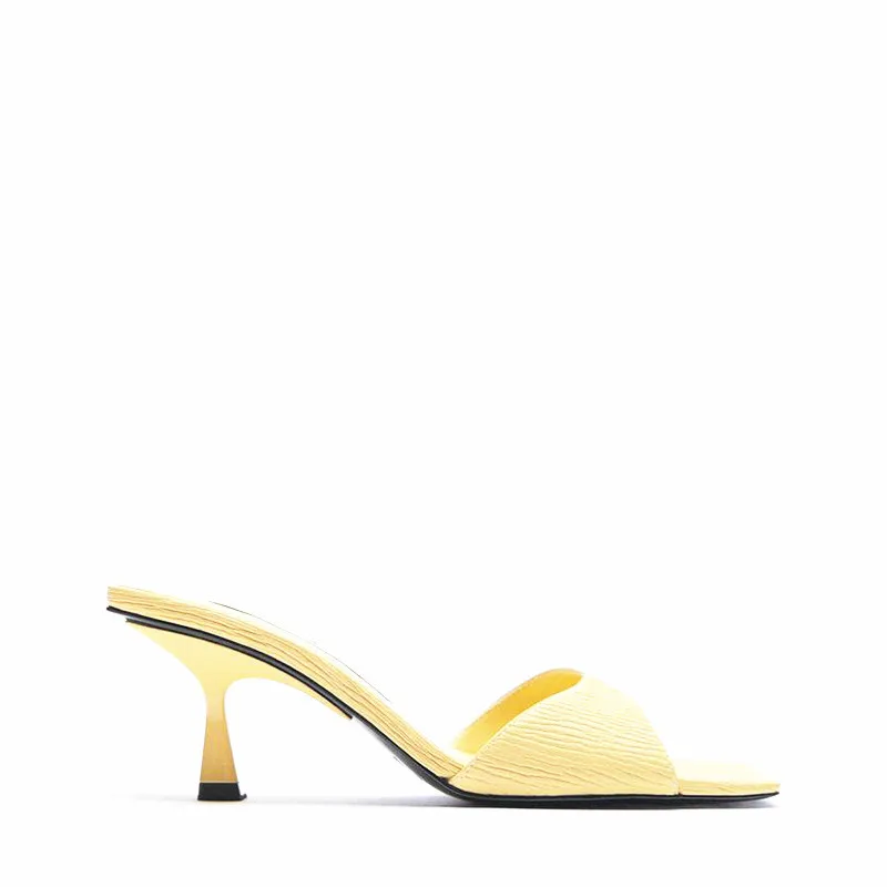 Designer Shoes 2021 New Summer Women Slippers Shoes Restoring Ancient One Word High Heels Yellow Pleated Sandals
Designer Shoes 2021 New Summer Women Slippers Shoes Restoring Ancient One Word High Heels Yellow Pleated Sandals