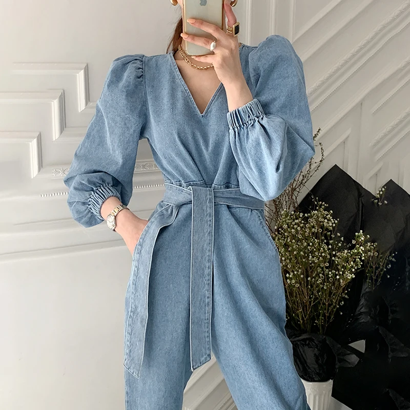 Korean Style Jumpsuit Women Vintage Jeans Long Sleeve V-neck Loose Casual Ladies Denim Rompers 2021 Spring Combinaison Femme
Korean Style Jumpsuit Women Vintage Jeans Long Sleeve V-neck Loose Casual Ladies Denim Rompers 2021 Spring Combinaison Femme