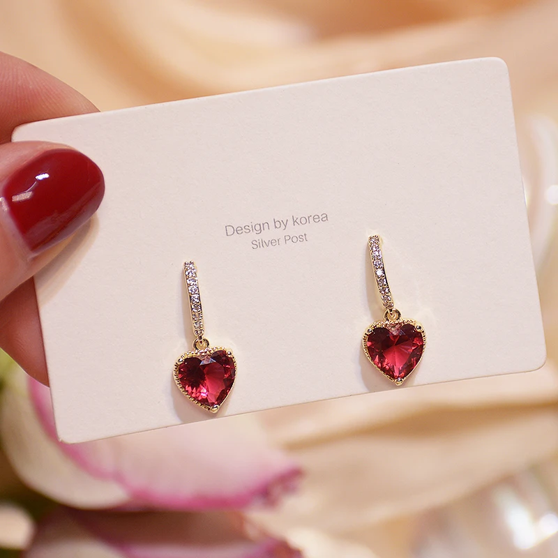 High Quality 14K Real Gold Love Heart Earrings for Women Top Designer Luxury Jewelry AAA Zirconia S925 Silver Needle Stud Party
High Quality 14K Real Gold Love Heart Earrings for Women Top Designer Luxury Jewelry AAA Zirconia S925 Silver Needle Stud Party