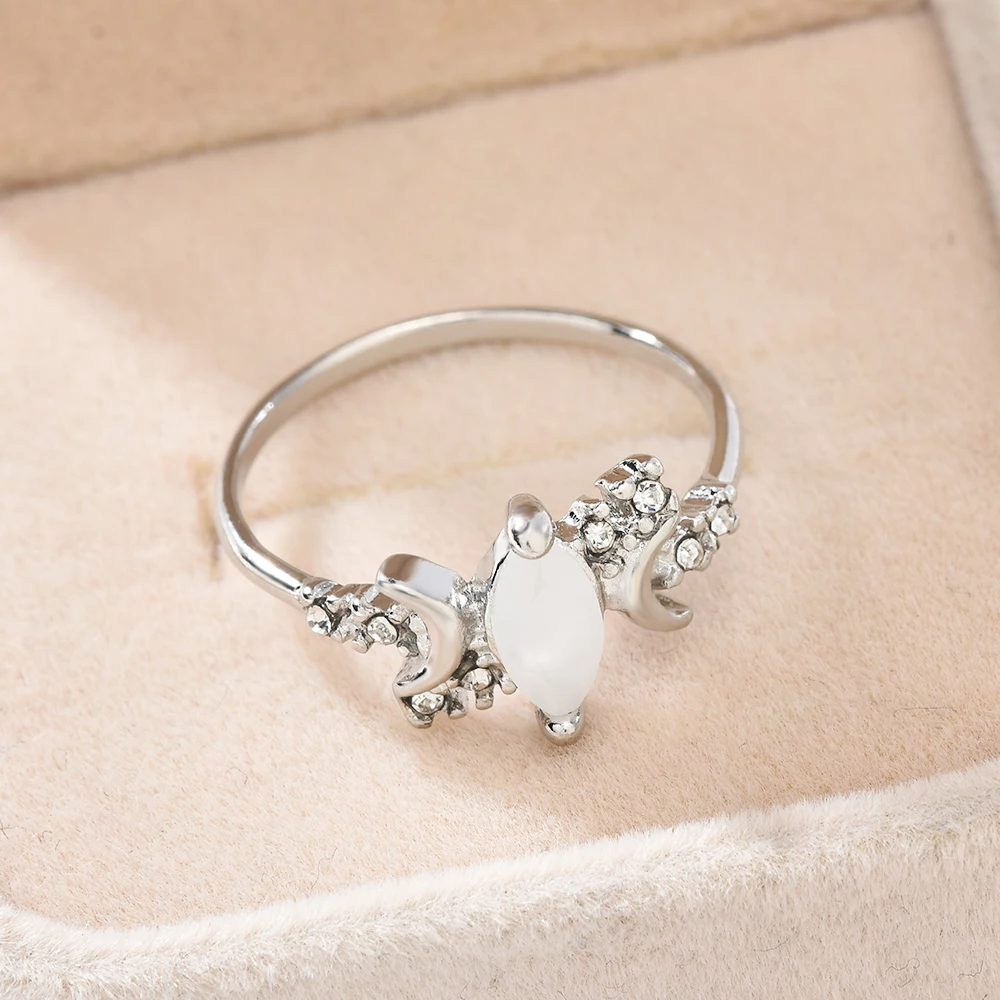 White Opal Moon Stone Ring Fashion Ziconia Filled Wedding Jewelry Promise Love Engagement Rings for Women Female New Trendy 2020
White Opal Moon Stone Ring Fashion Ziconia Filled Wedding Jewelry Promise Love Engagement Rings for Women Female New Trendy 2020