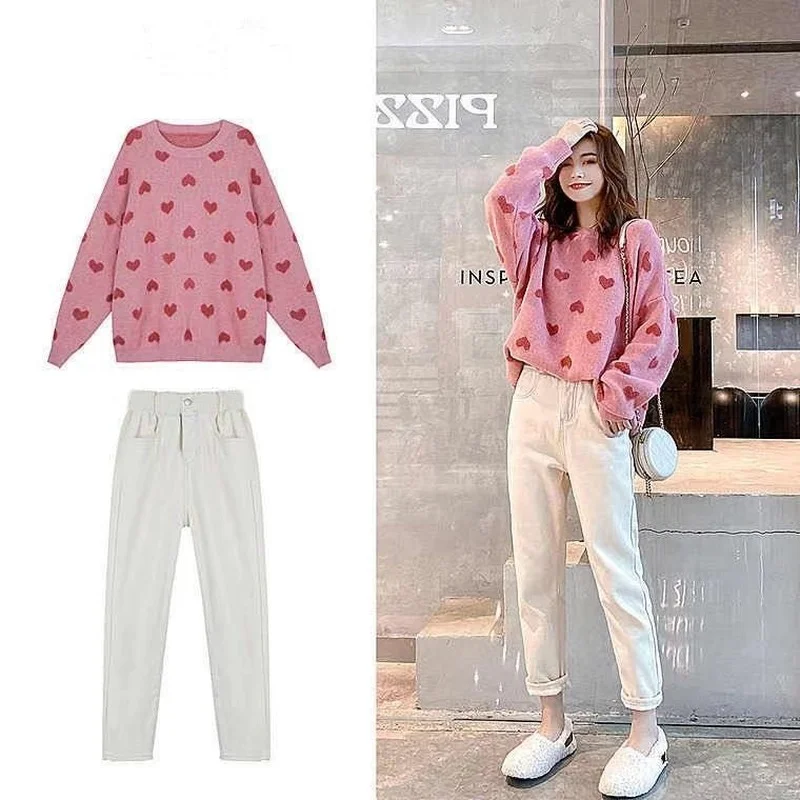 Женский трикотажный свитер с круглым вырезом и длинным рукавом и прямые брюки 
Женский трикотажный свитер с круглым вырезом и длинным рукавом и прямые брюки