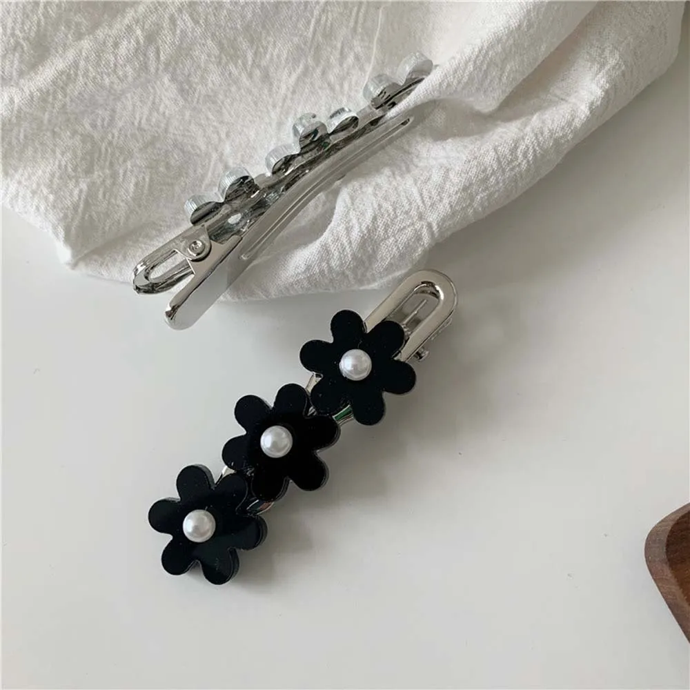 New Korean Mirror Transparent Crystal Flower Hairpin Black Elegant Temperament Black Pearl Duckbill Clip Female
New Korean Mirror Transparent Crystal Flower Hairpin Black Elegant Temperament Black Pearl Duckbill Clip Female