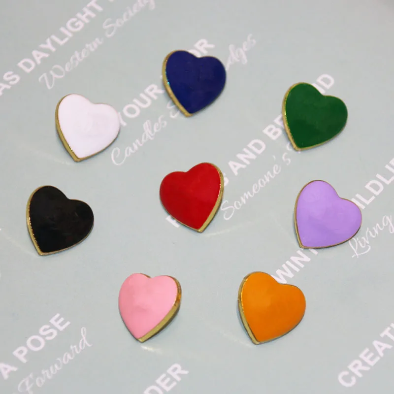 10-piece set of metal love button pendant jewelry personality high-end exquisite high-quality pendant button
10-piece set of metal love button pendant jewelry personality high-end exquisite high-quality pendant button