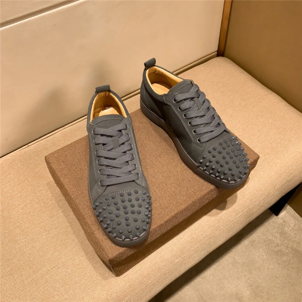 European Fashion Brand Men's Shoes Rivet Red Bottom Shoes Gray Uppers Low Top Nubuck Leather Breathable Flat Sole Women's Shoes
European Fashion Brand Men's Shoes Rivet Red Bottom Shoes Gray Uppers Low Top Nubuck Leather Breathable Flat Sole Women's Shoes