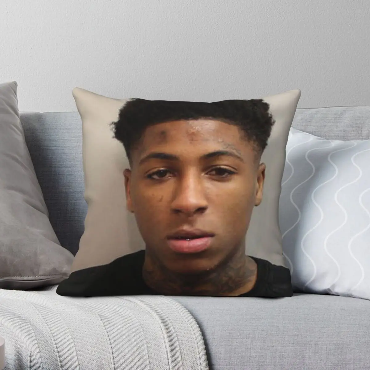 YoungBoy Mugshot чехол для подушки из полиэстера и льна с бархатным узором на молнии, декоративная подушка, чехол для подушки
YoungBoy Mugshot чехол для подушки из полиэстера и льна с бархатным узором на молнии, декоративная подушка, чехол для подушки