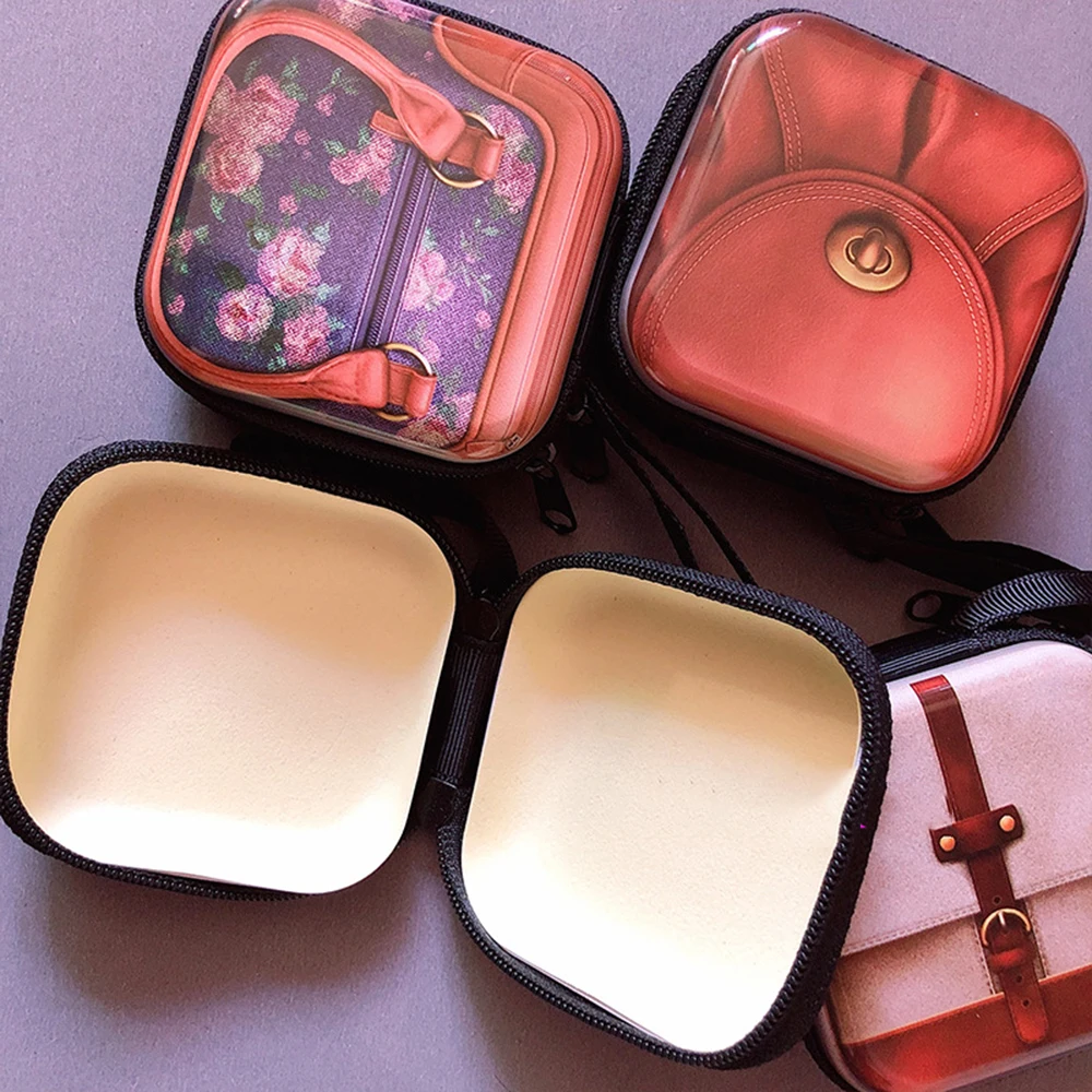 1 Pc Mini Retro Creative Tinplate Coin Purse Headset Bag Storage Bag Key Case Coin Storage Bag Organizer Girl's Gift Hot Sale
1 Pc Mini Retro Creative Tinplate Coin Purse Headset Bag Storage Bag Key Case Coin Storage Bag Organizer Girl's Gift Hot Sale