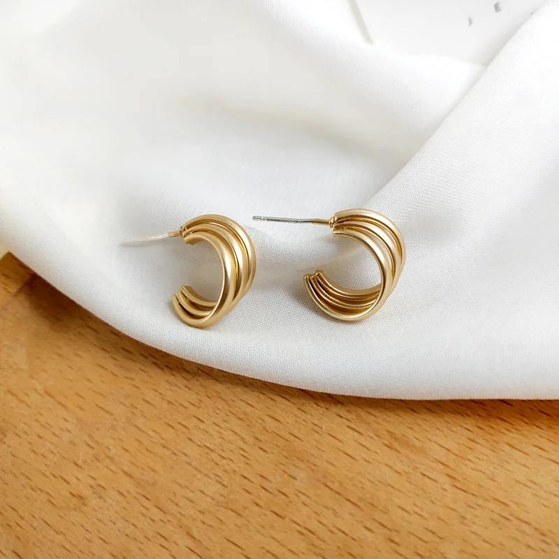 S925 needle Modern Jewelry Metal Earrings Simply Deign Vintage Temperament Golden Plating Drop Earrings For Party Gifts
S925 needle Modern Jewelry Metal Earrings Simply Deign Vintage Temperament Golden Plating Drop Earrings For Party Gifts