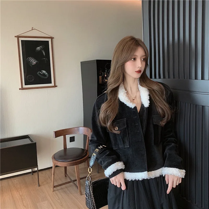 Velvet Jacket Autumn and Winter New Loose French Retro Short Stitching Lamb Hair Thick Temperament Cardigan Jacket Women
Velvet Jacket Autumn and Winter New Loose French Retro Short Stitching Lamb Hair Thick Temperament Cardigan Jacket Women