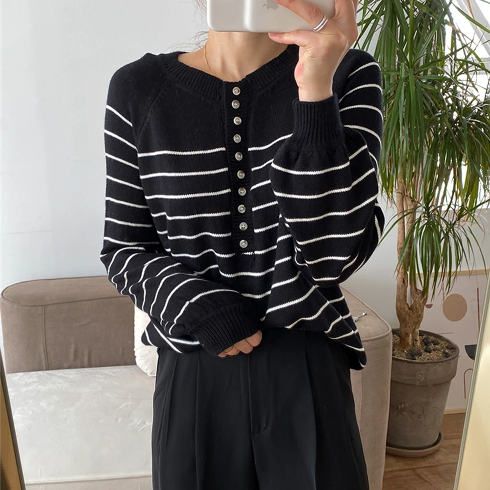 

2021 Autumn Winter Womens Sweater Stripe Buttons Academy Long Sleeve Round Neck Casual Knitting Simplicity Women Pullover