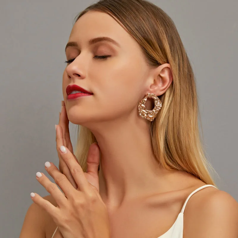 SELEXIA New Style Ear Stud Cool Exaggerated Irregular Texture Geometric Earrings Normcore Style Pleated Hollow Ear Stud
SELEXIA New Style Ear Stud Cool Exaggerated Irregular Texture Geometric Earrings Normcore Style Pleated Hollow Ear Stud