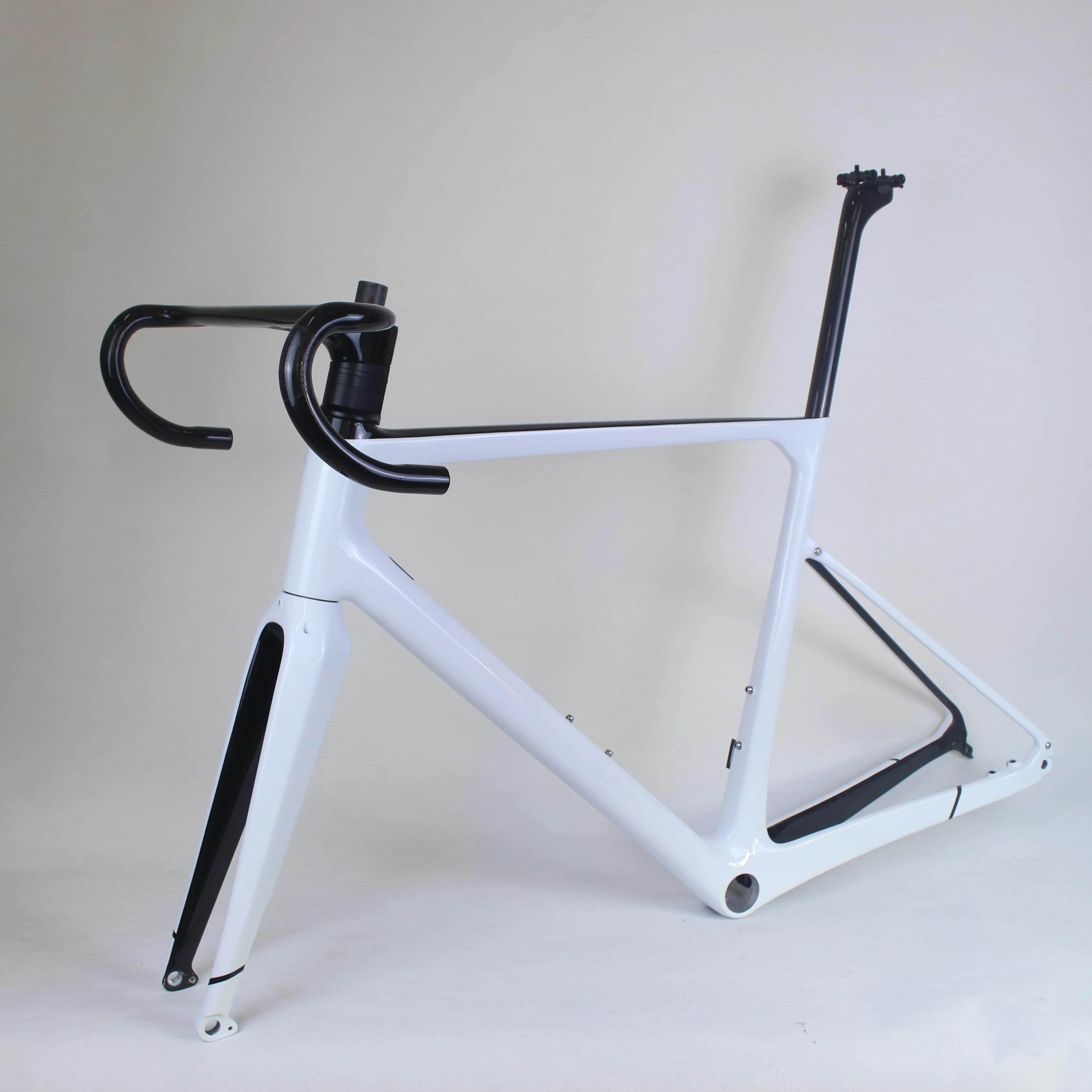 2020 New carbon Cyclocross/Gravel Carbon Bicycle Frame thru axle 100*12/142*12 support Max tires 700*42c size 52/54/56/58cm
2020 New carbon Cyclocross/Gravel Carbon Bicycle Frame thru axle 100*12/142*12 support Max tires 700*42c size 52/54/56/58cm