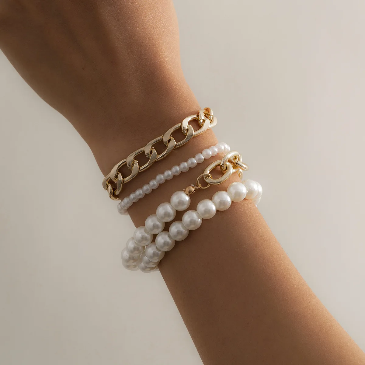 Trendy Jewelry Simulated Pearl Set Bracelet Hot Selling Punk Golden Plating Metal Chain Bracelet For Women Party Gifts
Trendy Jewelry Simulated Pearl Set Bracelet Hot Selling Punk Golden Plating Metal Chain Bracelet For Women Party Gifts