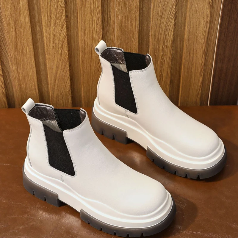 Leather riding boots women's autumn 2021 new British style Chelsea short boots thick-soled inner increased smoke tube boots
Leather riding boots women's autumn 2021 new British style Chelsea short boots thick-soled inner increased smoke tube boots