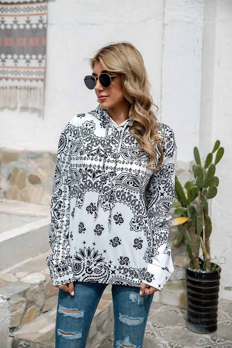 Personalized Bohemian style printed top fashion women's hooded and velvet sweater
Personalized Bohemian style printed top fashion women's hooded and velvet sweater