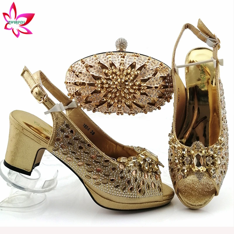 Gold High Quality and Special Design Woman Shoes And Matching Bag Set African Style Pumps Shoes And Bag Set For Party Wedding 
Gold High Quality and Special Design Woman Shoes And Matching Bag Set African Style Pumps Shoes And Bag Set For Party Wedding