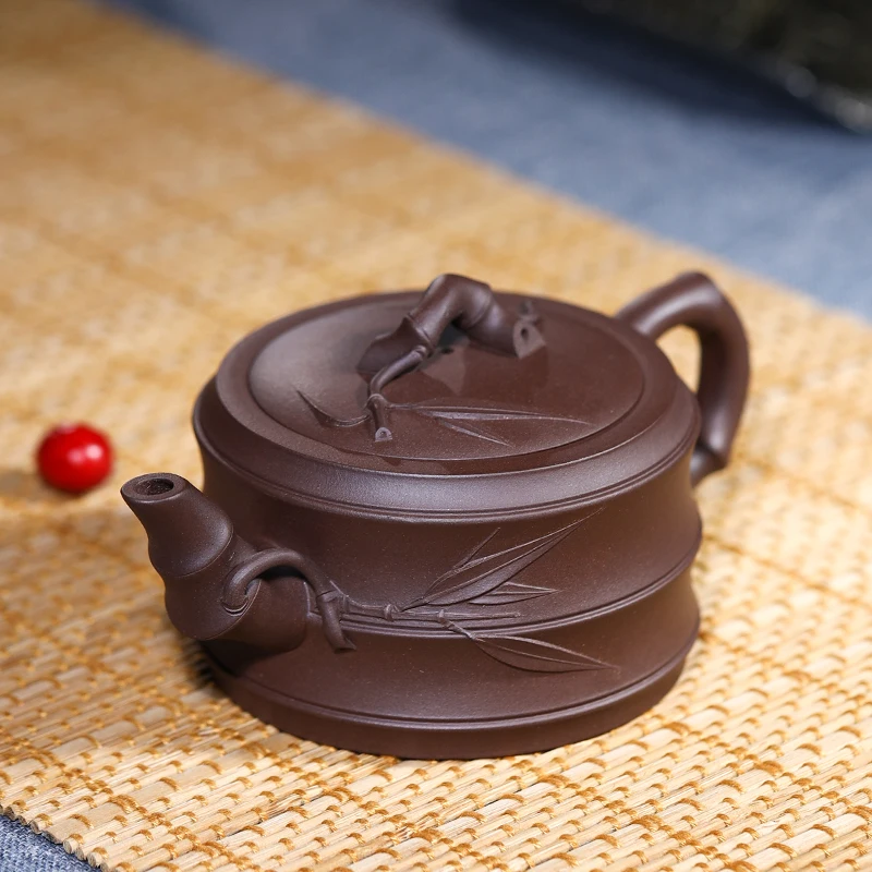★Zisha teapot original mine master pure manual kungfu tea set ball hole teapot Purple mud double section bamboo section
★Zisha teapot original mine master pure manual kungfu tea set ball hole teapot Purple mud double section bamboo section