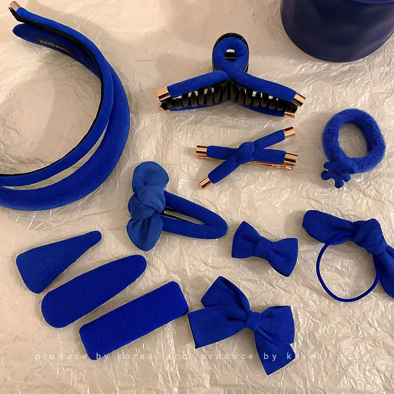 Klein blue flannel hairpin girl cute design sense Liu Haibin clip Korean style net red same BB clip hair accessory
Klein blue flannel hairpin girl cute design sense Liu Haibin clip Korean style net red same BB clip hair accessory