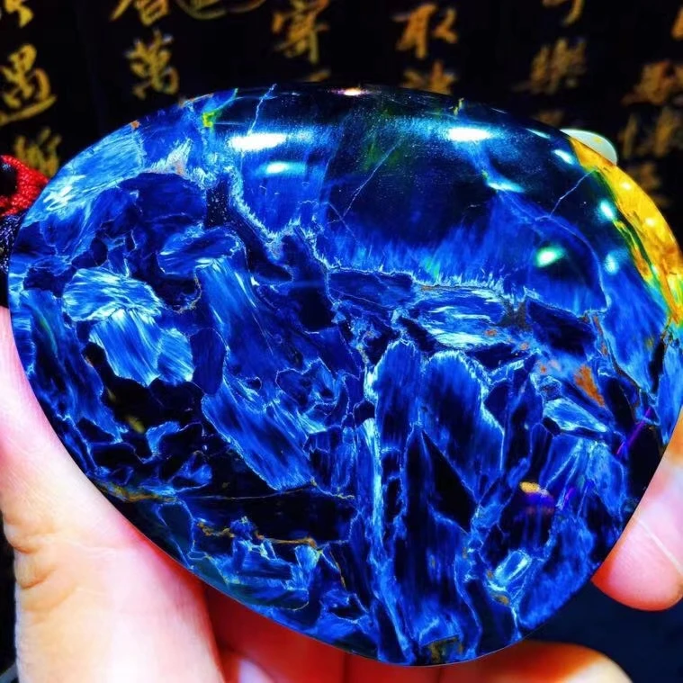 Genuine Namibia Natural Red Blue Pietersite Chatoyant Pendant 61x50.7x8.4mm Women Men Cat Eye Fashion Jewelry Genuine AAAAAA
Genuine Namibia Natural Red Blue Pietersite Chatoyant Pendant 61x50.7x8.4mm Women Men Cat Eye Fashion Jewelry Genuine AAAAAA