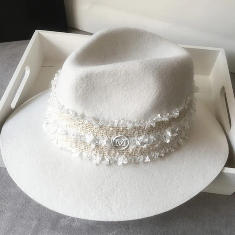 New Fashion White Wide Brim Wool Felt Hat Floppy Lace Band Winter Hat Cloche Bucket Bowler Hat Women Wedding Church Dress Hat
New Fashion White Wide Brim Wool Felt Hat Floppy Lace Band Winter Hat Cloche Bucket Bowler Hat Women Wedding Church Dress Hat