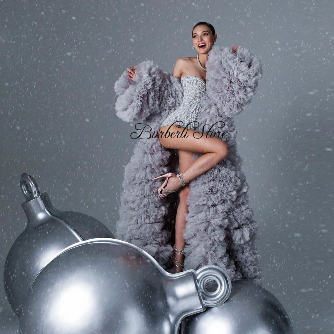 Gorgeous Gray Tulle Women Cloak Full Sleeves Long Jacket Custom made Lush Ruffles Tiered Women Clothing Summer Vestidos 2021
Gorgeous Gray Tulle Women Cloak Full Sleeves Long Jacket Custom made Lush Ruffles Tiered Women Clothing Summer Vestidos 2021