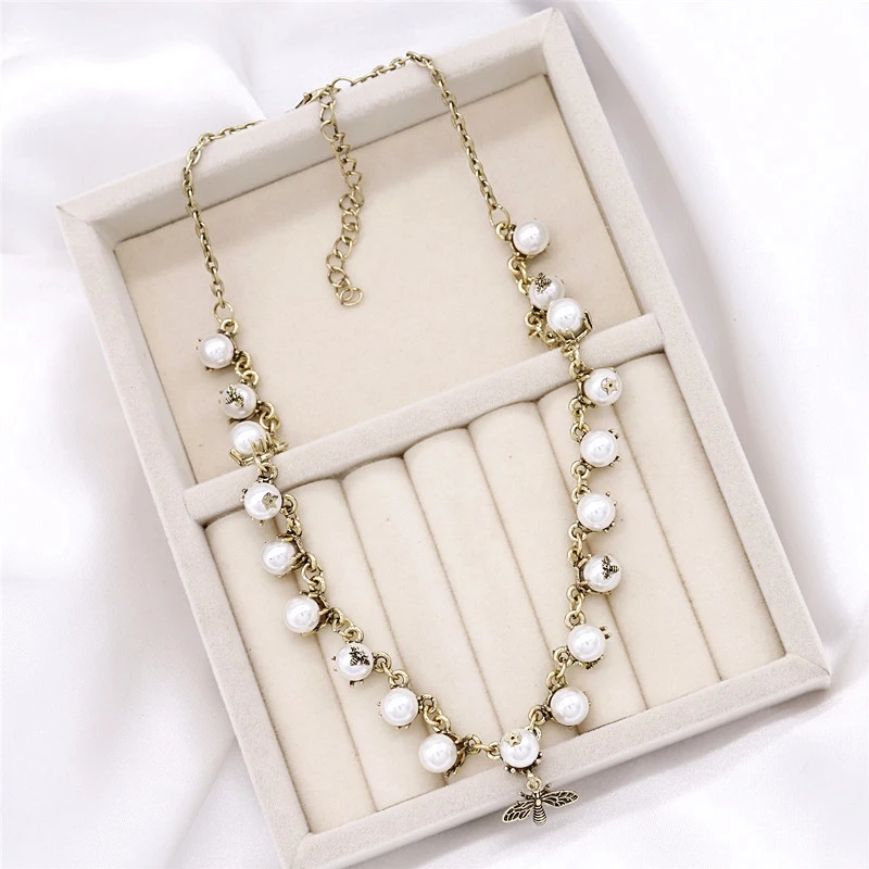 Ladies Vintage Fashion Animal Bee Necklace Bee Pearl Pendant Necklace High Quality Jewelry Necklace
Ladies Vintage Fashion Animal Bee Necklace Bee Pearl Pendant Necklace High Quality Jewelry Necklace
