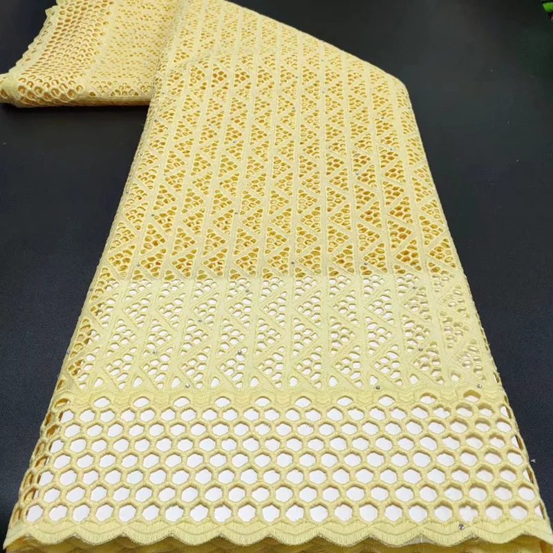 Nice Fashion New 2021 African AsoEbi Plain Dry Holes Polish 100% Cotton Lace Fabric 2.5 Yards Lady Dress Material Swiss
Nice Fashion New 2021 African AsoEbi Plain Dry Holes Polish 100% Cotton Lace Fabric 2.5 Yards Lady Dress Material Swiss