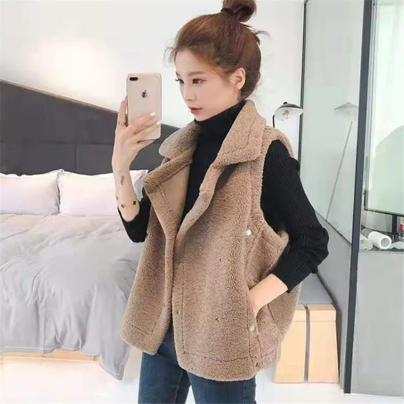 Autumn Winter Clothing 2022 New Korean Version Lapel Lamb Vest Women Thick Plush Vest Sleeveless Waistcoat Outer Wear Top JD1873
Autumn Winter Clothing 2022 New Korean Version Lapel Lamb Vest Women Thick Plush Vest Sleeveless Waistcoat Outer Wear Top JD1873