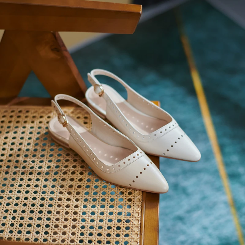 Genuine Leather 2021 Women Shoes Women's Pumps Retro Hole Four Seasons Shoes Pointed Toe Square Heel Low (1cm-3cm) Block Shoes
Genuine Leather 2021 Women Shoes Women's Pumps Retro Hole Four Seasons Shoes Pointed Toe Square Heel Low (1cm-3cm) Block Shoes
