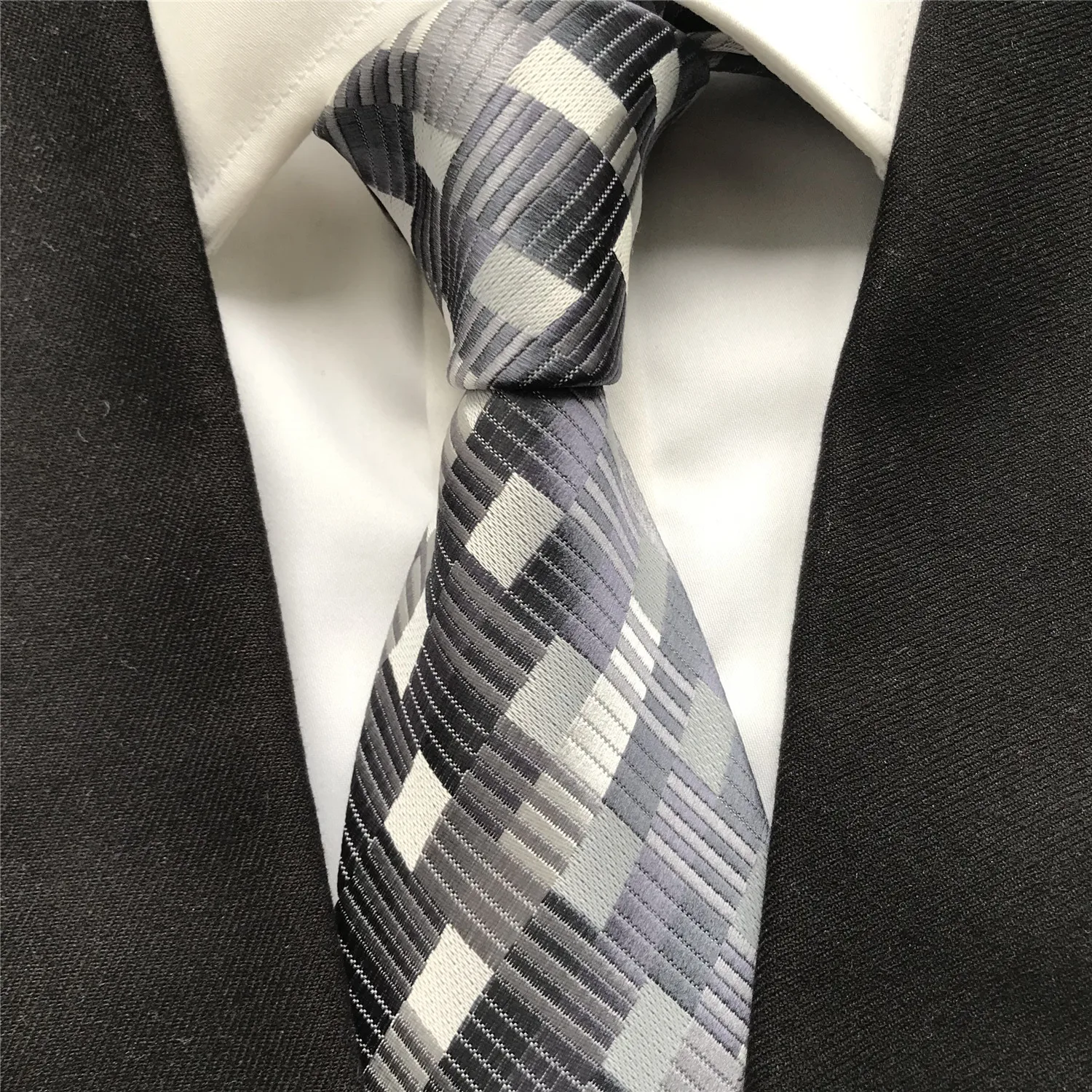 10 cm Width New Designer Men's Ties Jacquard Woven Neck Tie Fashion Gray Plaids Neckties Gravata
10 cm Width New Designer Men's Ties Jacquard Woven Neck Tie Fashion Gray Plaids Neckties Gravata