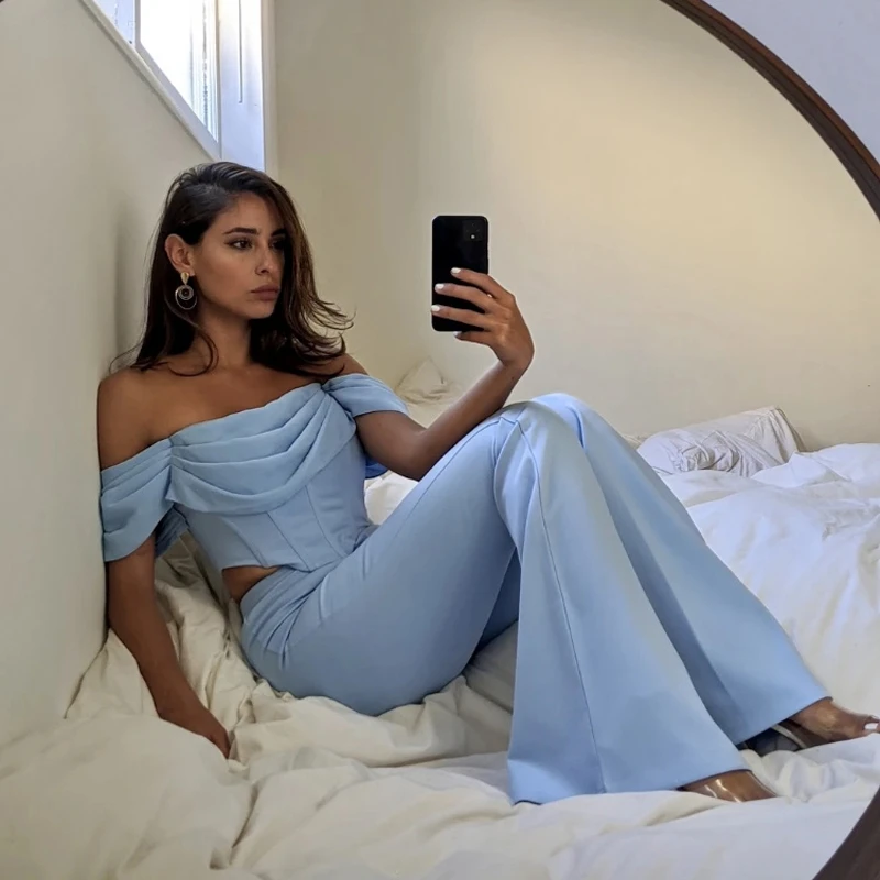 Autumn New Women Sexy 2 Two-piece Off Shoulder Sky Blue Draped Bandage Suits Celebrity Party High Street Women's Fashion Set
Autumn New Women Sexy 2 Two-piece Off Shoulder Sky Blue Draped Bandage Suits Celebrity Party High Street Women's Fashion Set