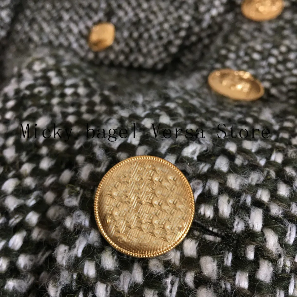 luxury design hardware single breasted tweed fashion women's long sleeve cardigan temperament celebrity style versatile coat 
luxury design hardware single breasted tweed fashion women's long sleeve cardigan temperament celebrity style versatile coat