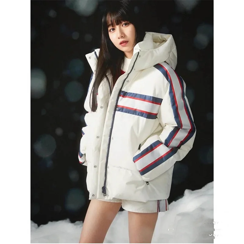 Женское зимнее пальто на гусином пуху, с капюшоном и длинным рукавом
Женское зимнее пальто на гусином пуху, с капюшоном и длинным рукавом