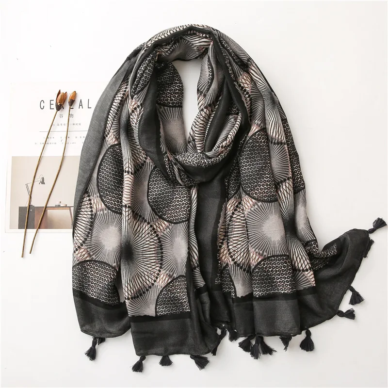 2021 Spain Fashion Aztec Grey Circle Viscose Shawl Scarf Lady High Quality Print Pashmina Stole Wrap Muslim Hijab Sjaal 180*90Cm
2021 Spain Fashion Aztec Grey Circle Viscose Shawl Scarf Lady High Quality Print Pashmina Stole Wrap Muslim Hijab Sjaal 180*90Cm