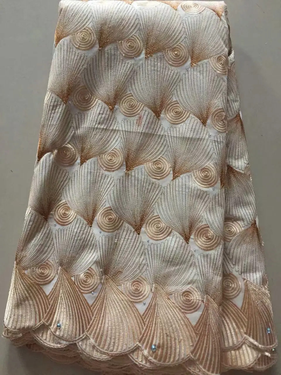 Latest design French tulle lace fabric high quality Nigerian fabrics for wedding dress hot sale Beaded net lace fabric
Latest design French tulle lace fabric high quality Nigerian fabrics for wedding dress hot sale Beaded net lace fabric