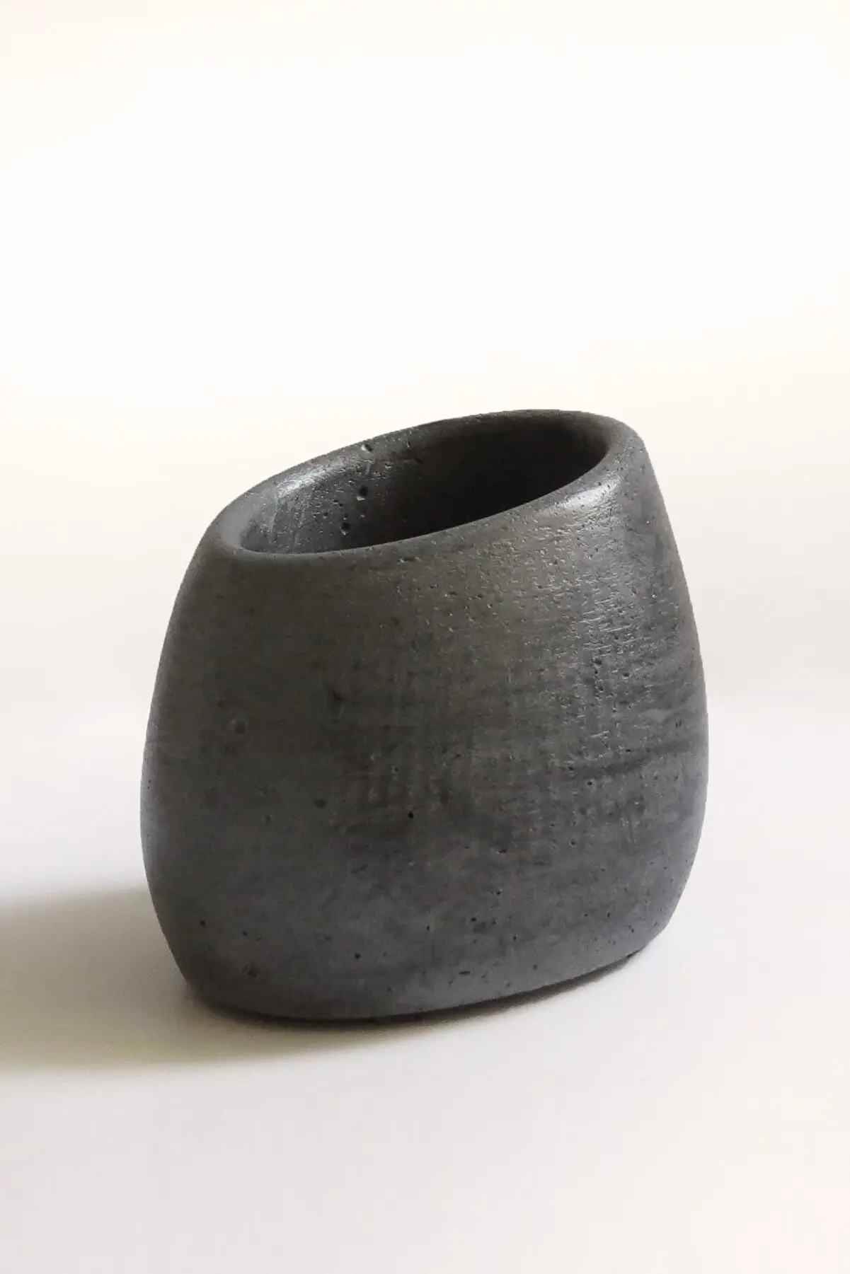 Elliptical Concrete Toothbrush Holder Dark Gray Bathroom Cabinet Organizer Storage Stone Luxury Toothbrush Standt
Elliptical Concrete Toothbrush Holder Dark Gray Bathroom Cabinet Organizer Storage Stone Luxury Toothbrush Standt