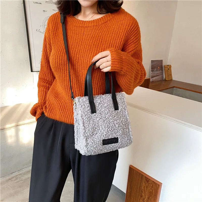 Portable Tote Bag Faux Lamb Plush Women's Shoulder Bag Messenger 2021 New Trendy Fashion Shopping Wallet Autumn and Winter
Portable Tote Bag Faux Lamb Plush Women's Shoulder Bag Messenger 2021 New Trendy Fashion Shopping Wallet Autumn and Winter