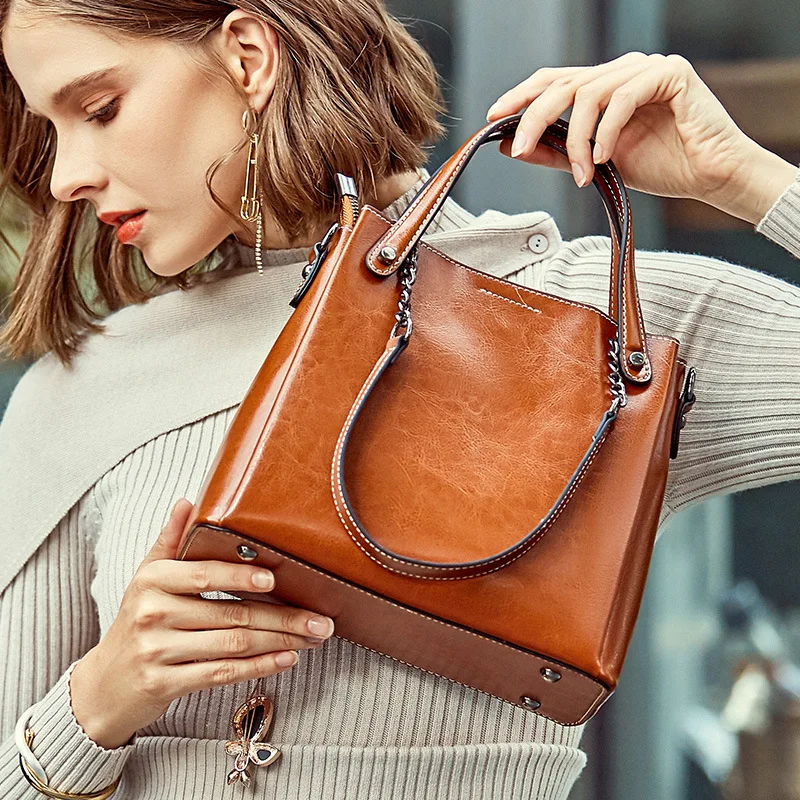 100% Genuine Leather 2022 New Ladies Retro Waxed Leather Classic All-match Bucket Bag Luxury Handbags Women Bags Designer Cc Gg
100% Genuine Leather 2022 New Ladies Retro Waxed Leather Classic All-match Bucket Bag Luxury Handbags Women Bags Designer Cc Gg