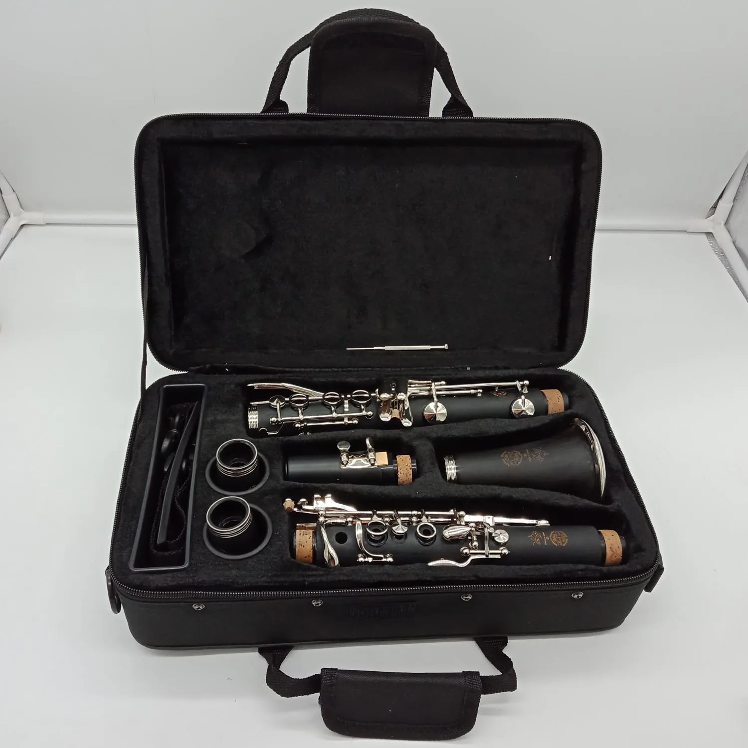 Brand MFC Professional Bb Clarinet Recital Bakelite Clarinets Musical Instruments Nickel Silver Key With Case Mouthpiece
Brand MFC Professional Bb Clarinet Recital Bakelite Clarinets Musical Instruments Nickel Silver Key With Case Mouthpiece