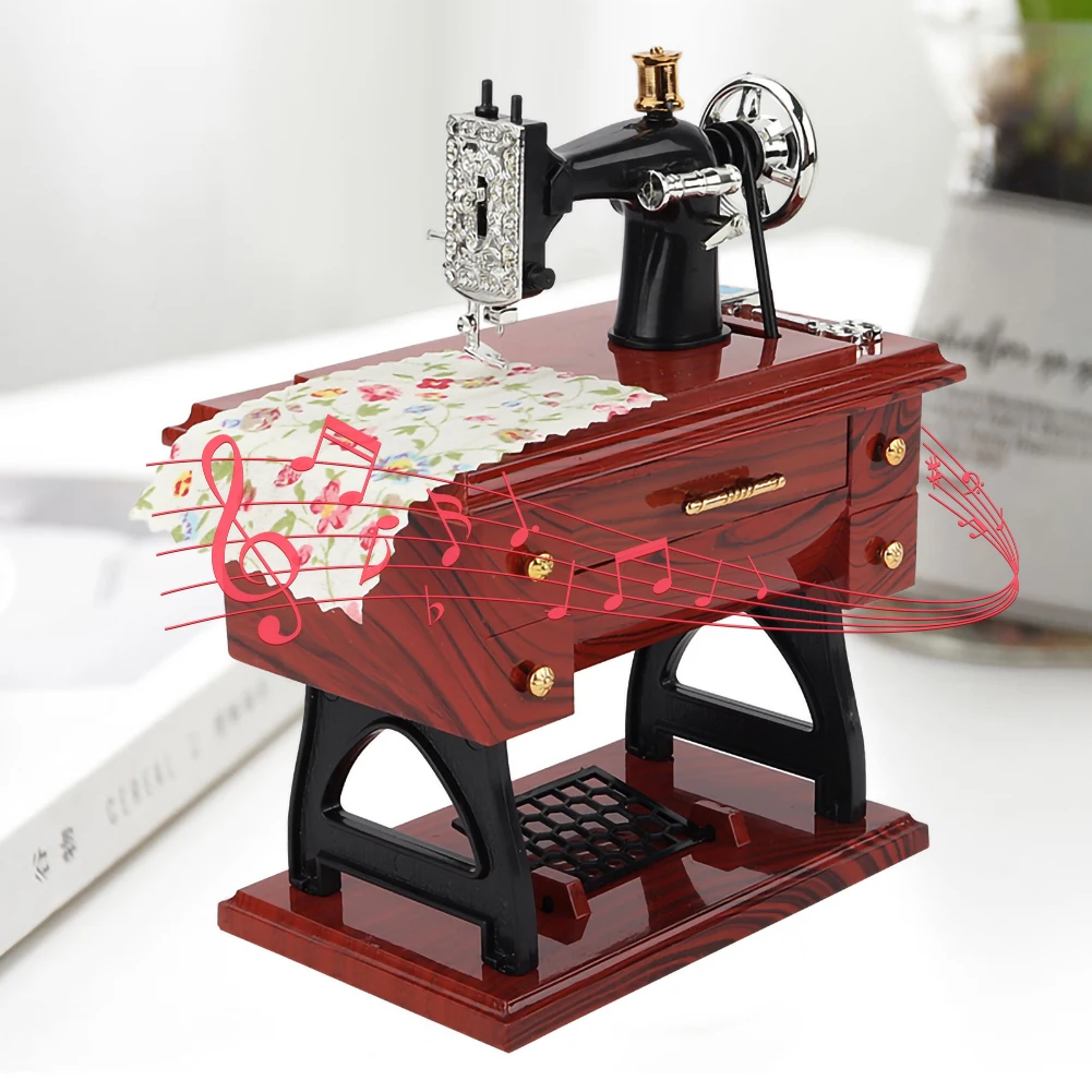 Sewing Machine Music Box Mini Vintage Retro Clock Gift Household Decoration Exquisite Gift to Family, Friends
Sewing Machine Music Box Mini Vintage Retro Clock Gift Household Decoration Exquisite Gift to Family, Friends