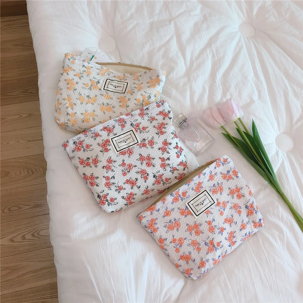 Women Cosmetic Bag Cotton Fabric Retro Floral Clutch Makeup Bag Organizer Travel Toiletry Bag Grils Beauty Pouch Make Up Storage
Women Cosmetic Bag Cotton Fabric Retro Floral Clutch Makeup Bag Organizer Travel Toiletry Bag Grils Beauty Pouch Make Up Storage