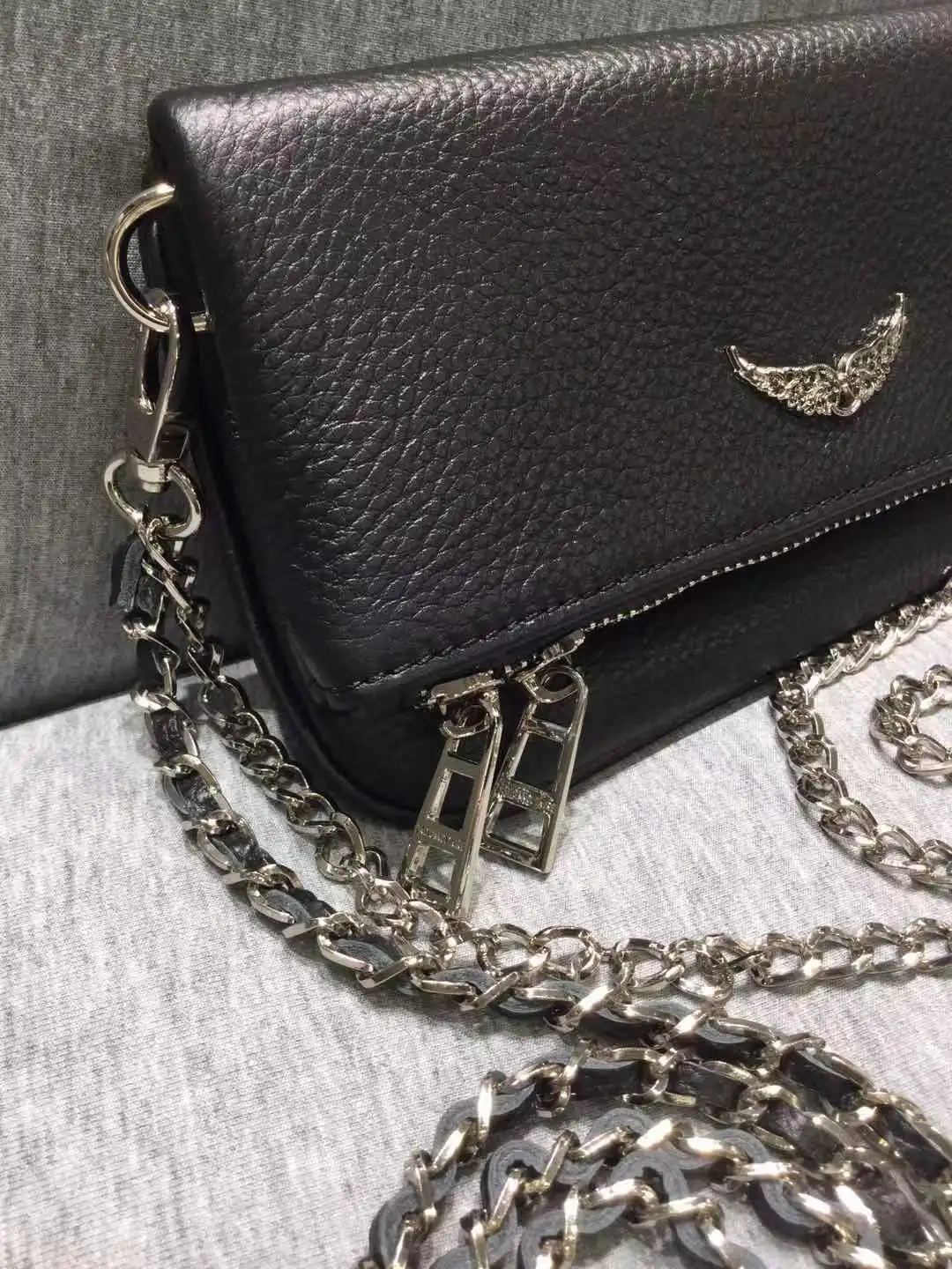In stocks Genuine Leather Amazing Small Handbag Fashion Personality Wings Decorated Two Chains Mini Lovely Single Shoulder Bag
In stocks Genuine Leather Amazing Small Handbag Fashion Personality Wings Decorated Two Chains Mini Lovely Single Shoulder Bag