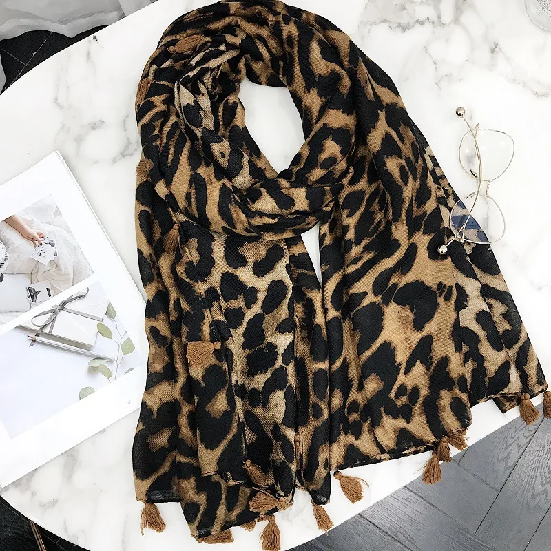 2021 New Women Autumn Cotton Linen Tassel Scarf Brown Leopard Dot Spain Style Wrap Pashminas Stole Muslim Hijab Sjaal 180*90cm
2021 New Women Autumn Cotton Linen Tassel Scarf Brown Leopard Dot Spain Style Wrap Pashminas Stole Muslim Hijab Sjaal 180*90cm